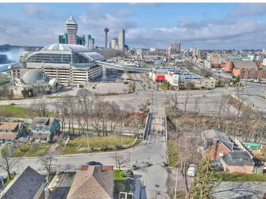 Adorable 2-Bedroom Unit With Jacuzzi Beside Falls Niagara Falls Canadá