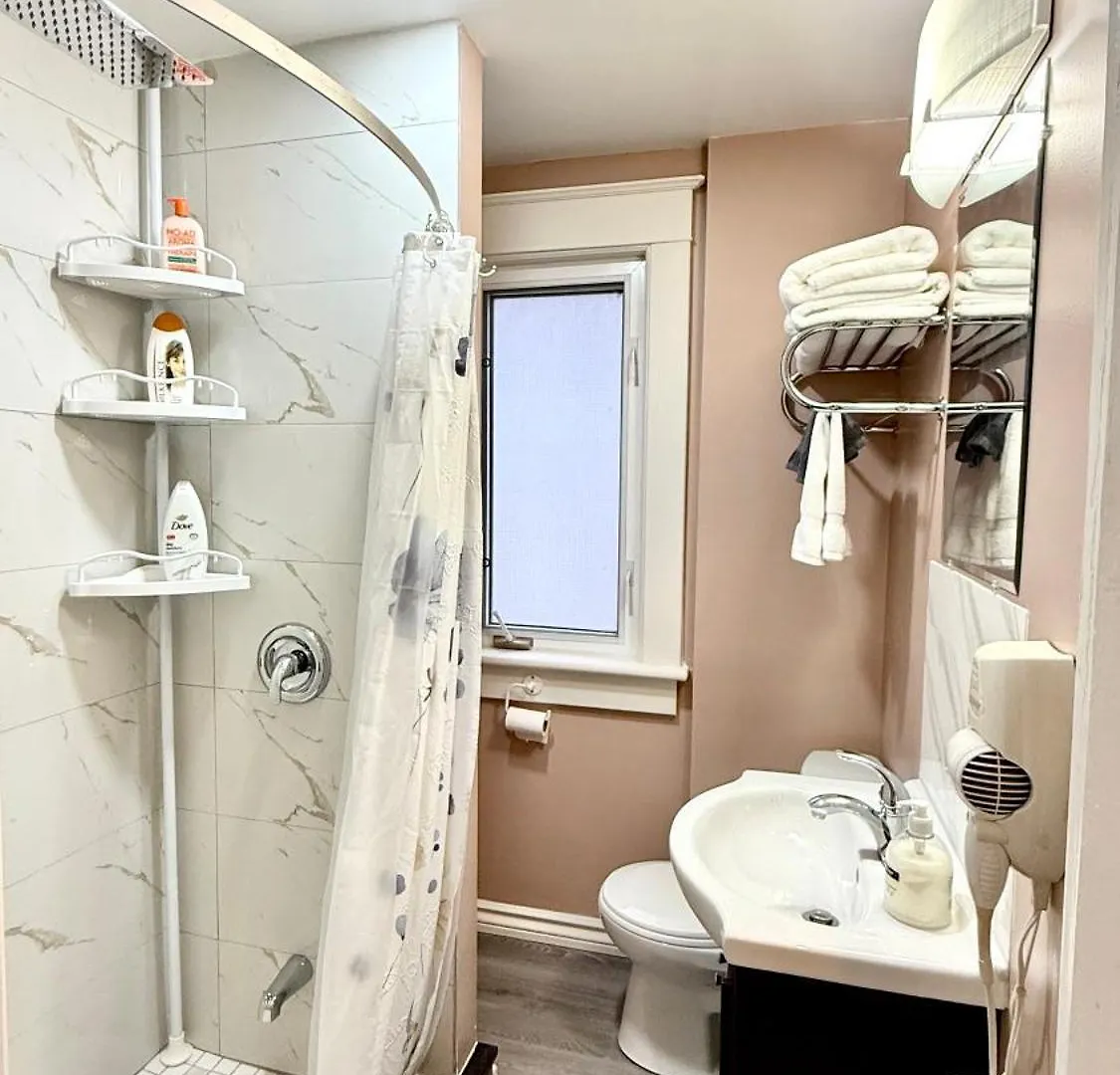 Adorable 2-Bedroom Unit With Jacuzzi Beside Falls Niagara Falls